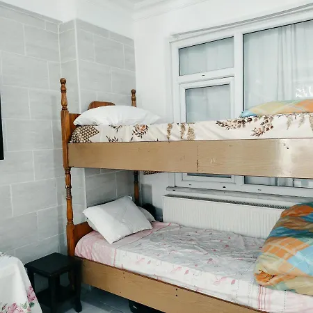 Twenty One House מלון *